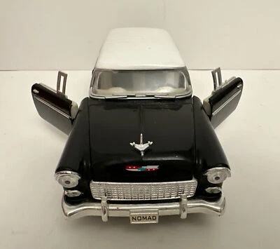 1955 Chevrolet Bel Air Nomad 1:24 Scale Diecast Signature SS 8702 White/Black - Image 1 of 4