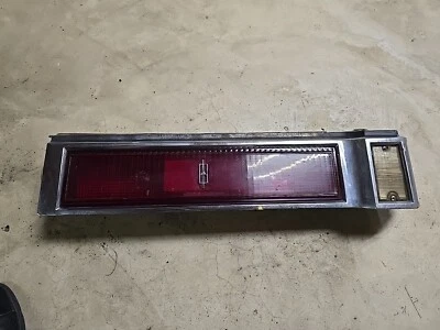 Oldsmobile Delta 88 Royale 1977 luz trasera lateral de pasajero OEM derecha derecha 5968086 Foto 1 de 4
