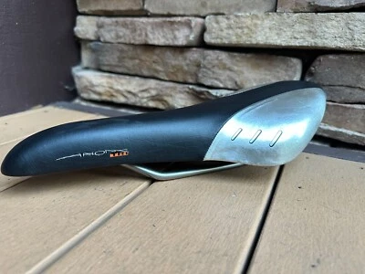 Sillín de bicicleta de carretera Fizik Arione Wing Flex Tri negro plateado con rieles Taitanio de 7 mm Foto 1 de 4