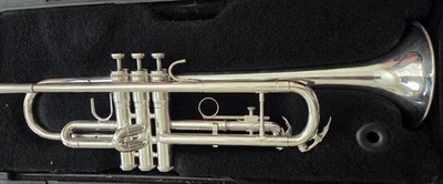 Bonita trompeta de plata King 601 con estuche y boquilla Vincent Bach 7C Foto 1 de 4