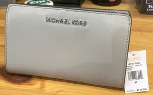 MICHAEL KORS JET SET TRAVEL small bifold WALLET CLUTCH MK grau silber LEDER - Bild 1 von 4
