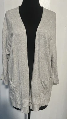 SUÉTER CÁRDIGAN ABIERTO MARCA LUCKY-TALLA MEDIANA TEJIDO-BOLSILLOS-GRIS dobladillo en capas Foto 1 de 4