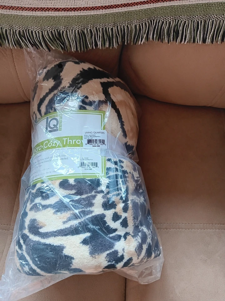 NEW Living Quarters Micro Cozy Throw Blanket 50 x 60 Leopard Black Gold NIP - Image 1 of 1