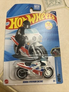 2025 Hot Wheels Honda VFR750R (RC30) weiß #224/250 Moto 4/5 - Bild 1 von 3