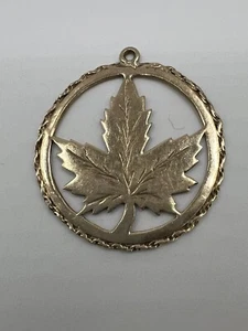 10 Karat Gelbgold Cut Out Ahornblatt Anhänger 3,6 Gramm Gold großer Bedarf Ballen - Bild 1 von 3