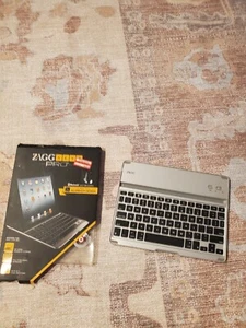 Used Zagg Keys Proplus Ultra Thin Aluminum Keyboard Apple iPad 2-4th Gen Case - Picture 1 of 3