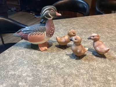 Decoración familiar de césped y jardín ArtLine de madera ArtLine - 3 patitos Foto 1 de 4