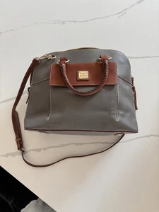NUEVO Auténtico Bolso Dooney & BOURKE Aubrey - Gris Y Marrón - Imagen 1 de 13