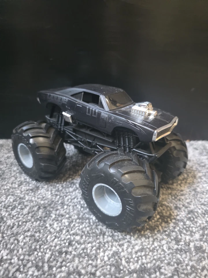 Hot Wheels Monster Jam  Oversized Truck Dodge Charger 1:24 Die Cast Metal Rare — 第 1/4 张图片