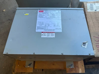 Transformador de uso general Dayton 44YV01 tipo seco trifásico 15KVA distribución Foto 1 de 4
