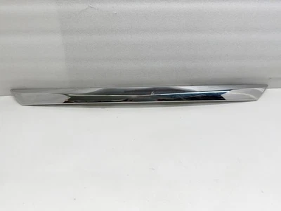 N507135 2013-2019 Nissan Sentra moldura de maletero cromo OEM Foto 1 de 4