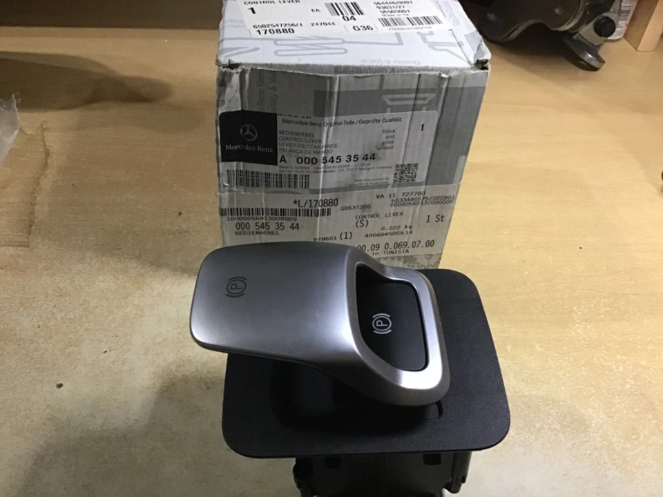 New Genuine Mercedes A00 05453544 Parking Brake Switch For Actros For MP4 - Image 1 of 1