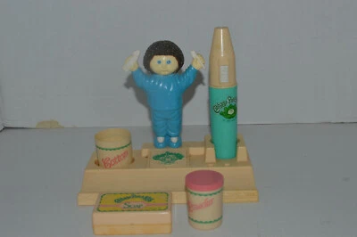 Cabbage Patch Kids ~ 1984 cepillo de dientes sobre soporte ~ frasco para algodón ~ polvo ~ estuche de jabón Foto 1 de 4