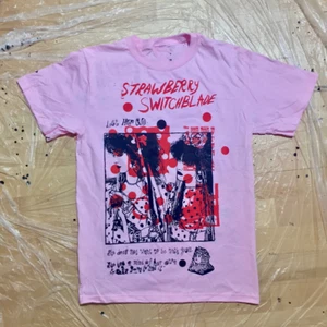 STRAWBERRY SWITCHBLADE T-shirt Unisex Black Men Unisex S-5XL US130 - Picture 1 of 2