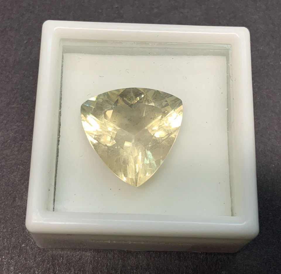 Piedra preciosa de labradorita amarilla 15,00 ct min 18x18mm billones Foto 1 de 4