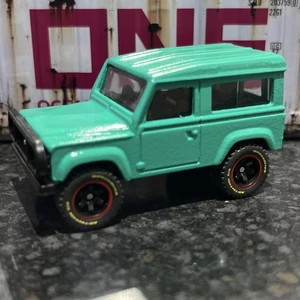 Matchbox Land Rover 90 Defender Custom with real riders - Picture 1 of 9