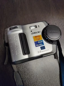 Sony Mavica MVC-FD200 Digital Camera 10x Optical Zoom Silver - Picture 1 of 9