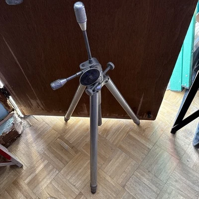 Tripé de alumínio profissional Tiltall modelo 4602 - Imagem 1 de 4