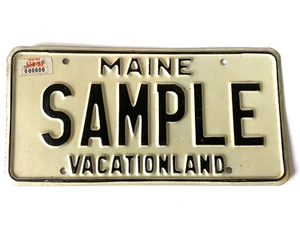 Seltenes MAINE SAMPLE Nummernschild von 1983 mit Aufkleber alles original - Bild 1 von 2