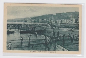 CA NA 84 Napoli Via Caracciolo con pescatori non viaggiata - Foto 1 di 1