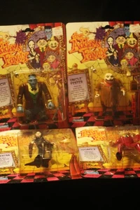 4er SET ADDAMS FAMILY ACTIONFIGUREN LURCH, MORTICIA, FESTER & GOMEZ IN PAKETEN - Bild 1 von 8