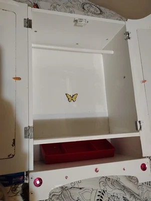 18-дюймовая кукла деревянный шкаф белый с розовыми ручками 19 дюймов высотой x 11,5 дюйма шириной x 7,5 дюйма dp - Изображение 1 из 4