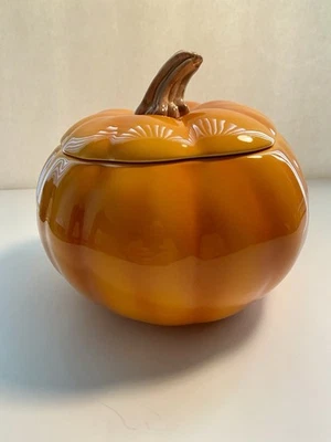 Sopa de calabaza de cerámica con tapa naranja Foto 1 de 4