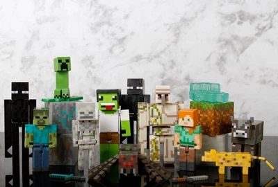 Minecraft Lot of 18 Jazwares Toy Figures Cracked Iron Golem, Blocks, Spider + - Image 1 of 4