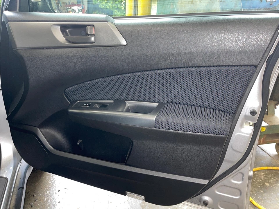 12 SUBARU FORESTER Front Door Trim Panel Right - Изображение 1 из 1