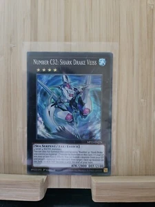 Nummer C32: Hai-Drache Veiss MP23-DE279 Super Rare Yu-Gi-Oh Karte 1. Neu - Bild 1 von 1