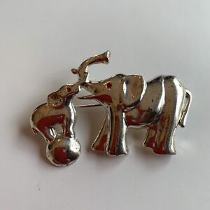New ListingSilver brooch with elephants with trunks up