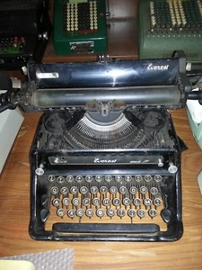 EVEREST OLD TYPEWRITER MADE IN ITALY VINTAGE SCHREIBMASCHINE - Bild 1 von 1