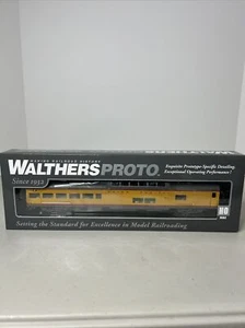 Walthers 9237 HO Union Pacific 85' ACF Portland Observation Dome Lounge Lighted - Picture 1 of 6