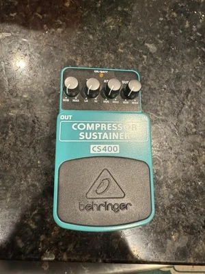 Behringer CS400 Compresor/Sustentador Ultimate Dynamics Effects Pedal Verde Foto 1 de 4