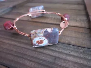 Brazalete hecho a mano en EE. UU. inspirado en diseñador con alambre de cobre y piedras preciosas - Imagen 1 de 2