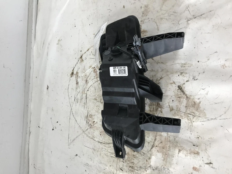 二手驾驶灯 适合: 2014 别克曲棍球 雾驾驶 保险杠 安装雾灯 — 第 1/4 张图片