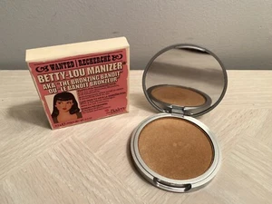 The Balm Betty-Lou Manizer Bronzer Highlighter Compact New in Box .3 oz Gorgeous - Picture 1 of 8