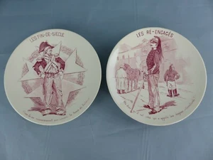 SARREGUEMINES lot de 2 assiettes parlantes à thème CHARGES MILITAIRES signées - Picture 1 of 3