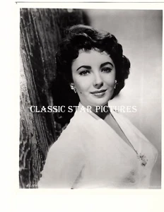 BB728 Elizabeth Taylor close up 8 x 10 glossy photograph - Picture 1 of 1