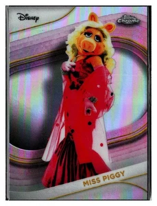 2025 Topps Chrome Disney #123 Miss Piggy Refractor - Picture 1 of 2