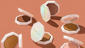 Fenty Beauty Demi’Glow abat-jour diffusant la lumière Java Jitt’rs 09 Neuf dans sa boîte - Photo 1/10