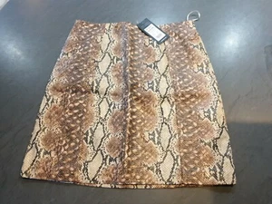 Minifalda New Look piel de serpiente, talla 10 del Reino Unido - Imagen 1 de 3