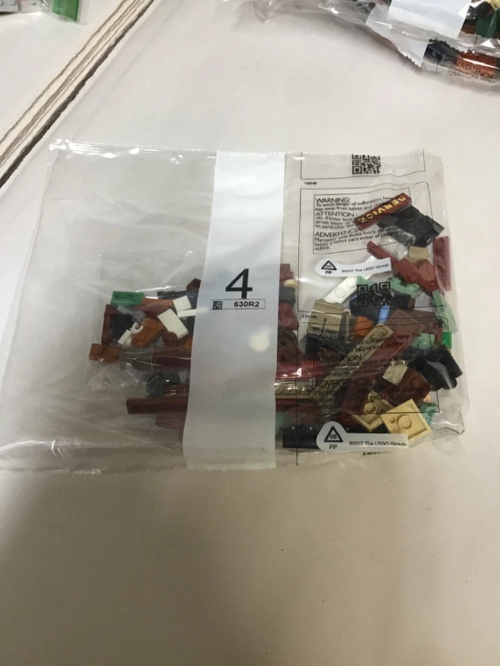 LEGO 21319 Ideas Friends Series Central Perk Building Set Sealed Bag #4 Chandler - Image 1 of 1