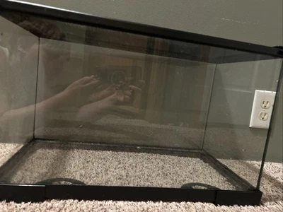 10 Gallon Lizard/Fish Tank Aquarium Terrarium Habitat(read Description) - Image 1 of 3