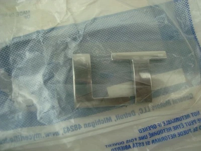 2006-2011 Chevrolet HHR Emblem  (15208208) OEM  A2 - Image 1 of 4