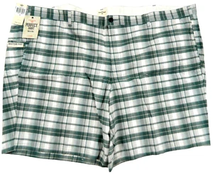 Men's Green Shorts NEW Dockers Perfect Plaid Chino Tag 60 measured Size 58 - Picture 1 of 3
