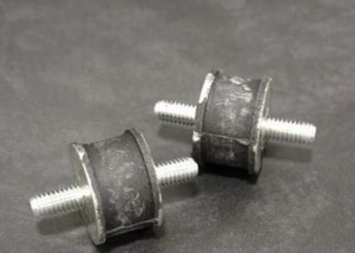 Silenciador Norton Commando soportes aislantes 1969-1974 06-0622 juego de 2 hechos en Reino Unido Foto 1 de 1