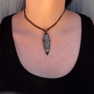 Collier pendentif tribal tortue Maori en corne de buffle gravé artisanat Hawai - Imagen 1 de 4