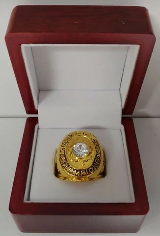 Toronto Maple Leafs - 1968 Stanley Cup Ring With Wooden Display Box Cover