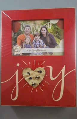 Nuevo marco de fotos de Navidad de 9"x12" Glory Haus Joy con corazón de metal se adapta a fotos de 5x7 Foto 1 de 4